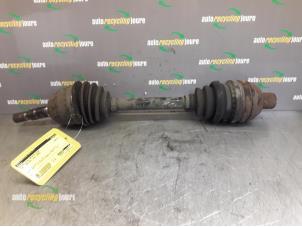 Begagnade Drivaxel, höger fram Opel Zafira (M75) 2.2 16V Direct Ecotec Pris € 29,99 Marginaltabell erbjuds av Autorecycling Joure B.V.