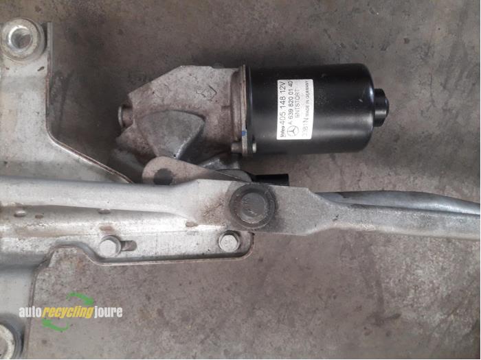 Silnik i mechanizm wycieraczki z Mercedes-Benz Vito (639.6) 2.2 116 CDI 16V Euro 5 2011