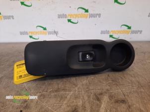 Begagnade Brytare, eldrivna fönster Renault Modus/Grand Modus (JP) 1.5 dCi 85 Pris € 15,00 Marginaltabell erbjuds av Autorecycling Joure B.V.