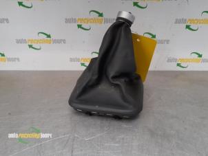 Begagnade Växelspaksskydd Mercedes B (W245) 1.5 B-150 16V Pris € 25,00 Marginaltabell erbjuds av Autorecycling Joure B.V.