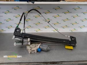 Gebruikte Ruitmechaniek 2Deurs links-voor Mini Mini Cooper S (R53) 1.6 16V Prijs € 69,95 Margeregeling aangeboden door Autorecycling Joure B.V.