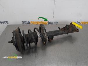 Gebruikte Mac Phersonpoot rechts-voor Mercedes C Combi (S203) 2.0 C-180 16V Prijs € 49,99 Margeregeling aangeboden door Autorecycling Joure B.V.