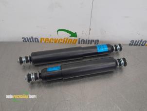 Nieuwe Schokbreker set Landrover Range Rover I Prijs € 73,80 Inclusief btw aangeboden door Autorecycling Joure B.V.