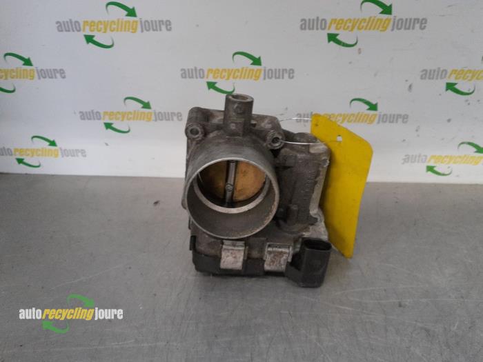 Gasklephuis van een Volkswagen Golf V (1K1) 1.6 FSI 16V 2004