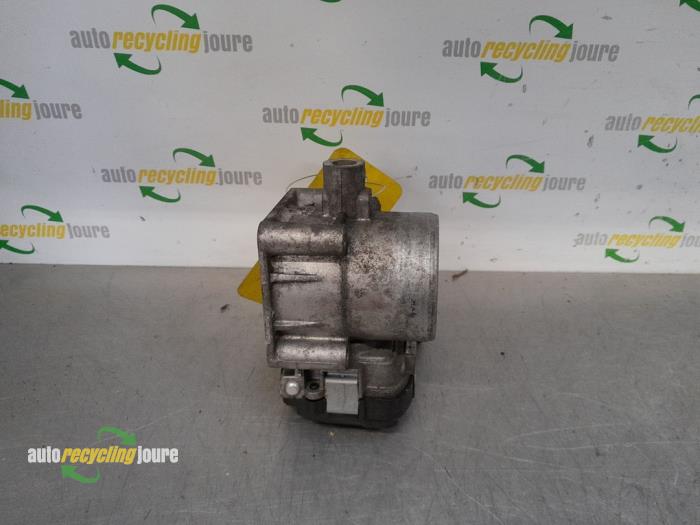 Gasklephuis van een Volkswagen Golf V (1K1) 1.6 FSI 16V 2004