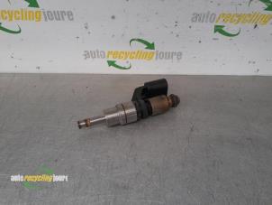 Gebruikte Injector (benzine injectie) Volkswagen Golf V (1K1) 1.6 FSI 16V Prijs € 19,99 Margeregeling aangeboden door Autorecycling Joure B.V.