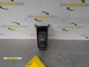 Używane Przelacznik hamulca postojowego BMW X5 (E70) 3.0sd 24V Cena € 39,99 Procedura marży oferowane przez Autorecycling Joure B.V.