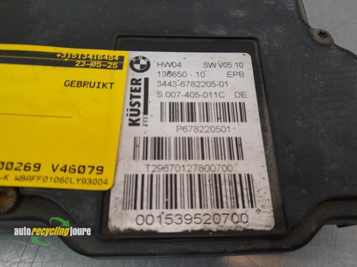 Parkeringsbromsmotor från en BMW X5 (E70) 3.0sd 24V 2008