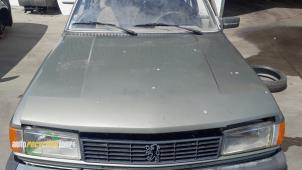 Gebruikte Motorkap Peugeot 305 II (581M) 1.6 GR,GT Prijs € 100,00 Margeregeling aangeboden door Autorecycling Joure B.V.