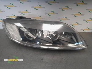 Gebruikte Koplamp rechts Audi Q7 (4LB) 3.0 TDI V6 24V Prijs € 499,00 Margeregeling aangeboden door Autorecycling Joure B.V.