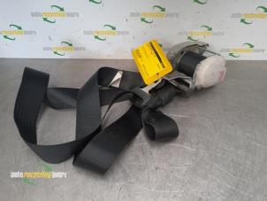 Gebruikte Veiligheidsgordel links-voor Peugeot 107 1.0 12V Prijs € 59,99 Margeregeling aangeboden door Autorecycling Joure B.V.