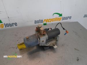 Gebruikte Cabriodak Motor Renault Megane II CC (EM) 1.6 16V Prijs € 124,99 Margeregeling aangeboden door Autorecycling Joure B.V.