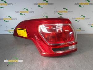 Używane Tylne swiatlo pozycyjne lewe Ford B-Max (JK8) 1.0 EcoBoost 12V 100 Cena € 175,00 Procedura marży oferowane przez Autorecycling Joure B.V.