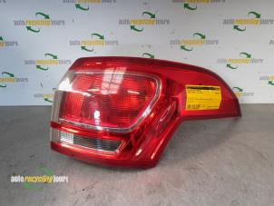 Używane Tylne swiatlo pozycyjne prawe Ford B-Max (JK8) 1.0 EcoBoost 12V 100 Cena € 175,00 Procedura marży oferowane przez Autorecycling Joure B.V.