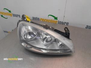 Begagnade Strålkastare, höger Opel Corsa C (F08/68) 1.2 16V Twin Port Pris € 39,99 Marginaltabell erbjuds av Autorecycling Joure B.V.