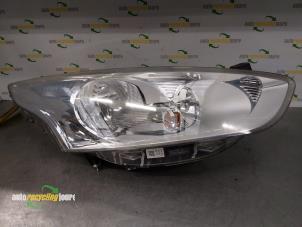 Używane Reflektor prawy Ford B-Max (JK8) 1.0 EcoBoost 12V 100 Cena € 175,00 Procedura marży oferowane przez Autorecycling Joure B.V.