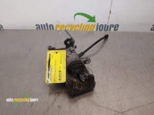 Używane Zacisk hamulcowy lewy tyl Skoda Octavia Combi (5EAC) 1.4 TSI 16V Cena € 24,99 Procedura marży oferowane przez Autorecycling Joure B.V.