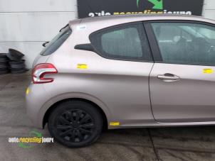 Używane Panel boczny prawy tyl Peugeot 208 I (CA/CC/CK/CL) 1.2 Vti 12V PureTech 82 Cena na żądanie oferowane przez Autorecycling Joure B.V.