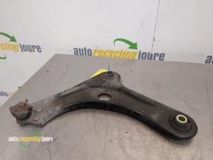 Gebruikte Draagarm links-voor Peugeot 208 I (CA/CC/CK/CL) 1.2 Vti 12V PureTech 82 Prijs € 24,99 Margeregeling aangeboden door Autorecycling Joure B.V.