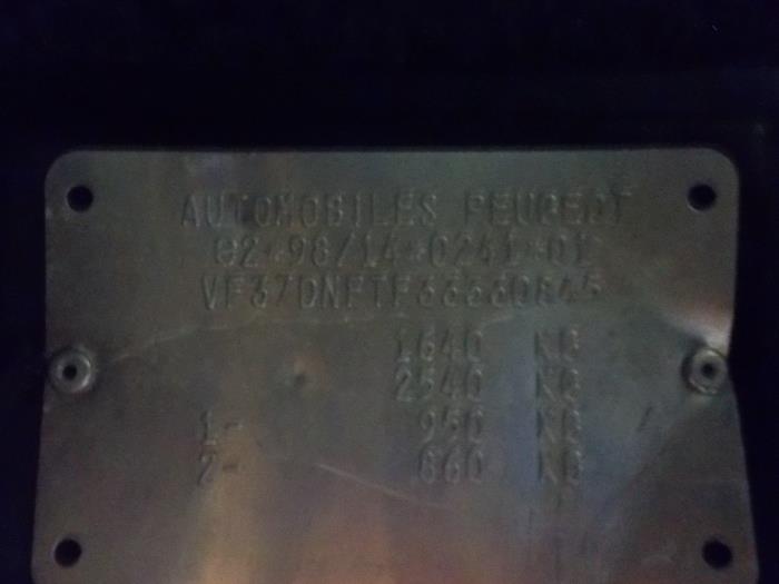 Motor van een Peugeot 306 2002