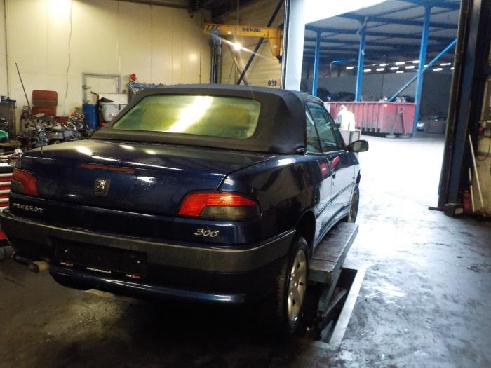 Motor van een Peugeot 306 2002