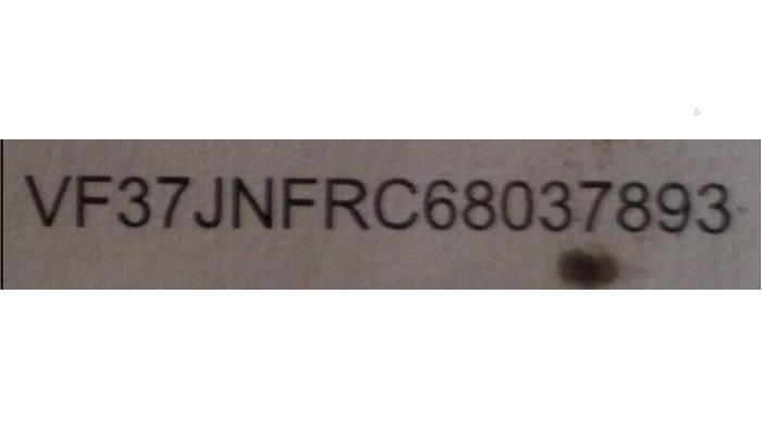 Motor van een Peugeot Partner 2009