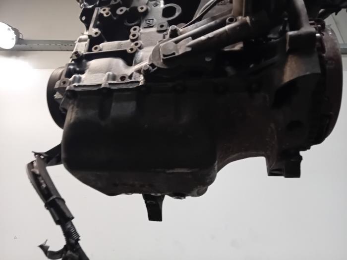 Motor van een Peugeot Partner 2009