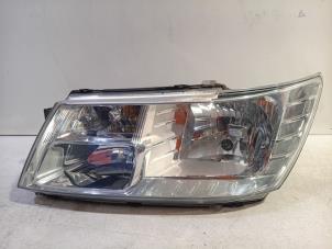 Używane Reflektor lewy Dodge Journey Cena € 100,00 Procedura marży oferowane przez Van der Ven Autorecycling B.V.