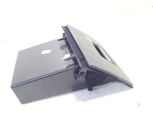 Begagnade Handskfack BMW 5-Serie Pris € 13,00 Marginaltabell erbjuds av Van der Ven Autorecycling B.V.