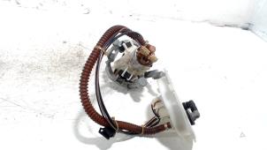 Używane Elektryczna pompa paliwa BMW 7-Serie Cena € 35,00 Procedura marży oferowane przez Van der Ven Autorecycling B.V.