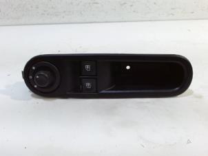 Begagnade Brytare, eldrivna fönster Renault Twingo Pris € 33,00 Marginaltabell erbjuds av Van der Ven Autorecycling B.V.