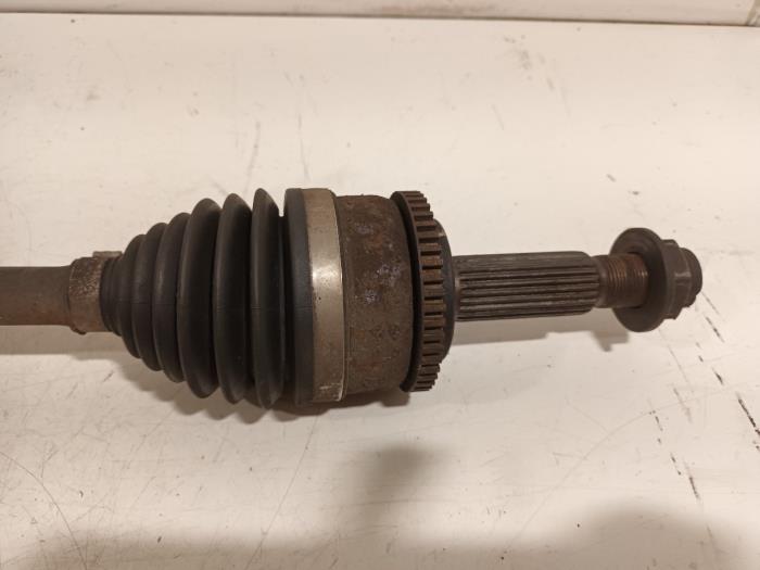 Drivaxel, höger fram från en Kia Rio 2014