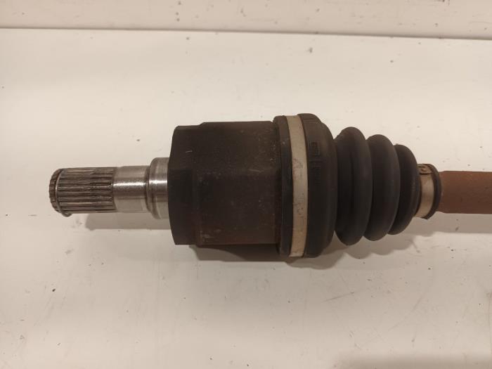 Drivaxel, höger fram från en Kia Rio 2014