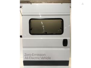 Begagnade Bakdörr, 4-dörrars, höger Fiat Ducato Pris € 475,00 Marginaltabell erbjuds av Van der Ven Autorecycling B.V.