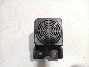 Gebruikte Luidspreker Hyundai Grand Santa Fe Prijs € 40,00 Margeregeling aangeboden door Van der Ven Autorecycling B.V.