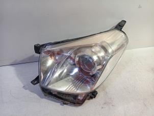 Używane Reflektor lewy Toyota IQ Cena € 350,00 Procedura marży oferowane przez Van der Ven Autorecycling B.V.