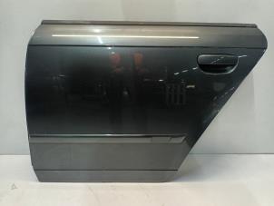 Begagnade Bakdörr, 4-dörrars, vänster Audi RS4 Pris € 250,00 Marginaltabell erbjuds av Van der Ven Autorecycling B.V.