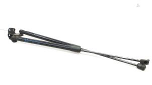 Begagnade Set med gasfjädrar, baklucka Suzuki Swift Pris € 12,50 Marginaltabell erbjuds av Van der Ven Autorecycling B.V.