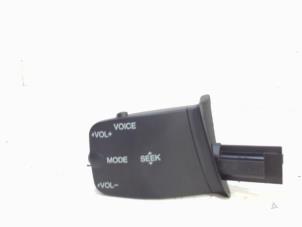 Begagnade Radiokontrollpanel Ford Kuga Pris € 22,50 Marginaltabell erbjuds av Van der Ven Autorecycling B.V.