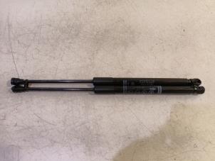 Gebruikte Set Gasdempers Achterklep Toyota Yaris Prijs € 12,00 Margeregeling aangeboden door Van der Ven Autorecycling B.V.