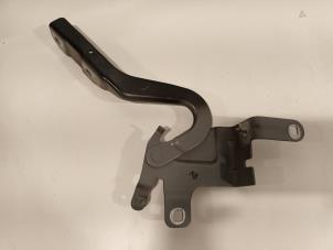 Begagnade Set med gasfjädrar, motorhuv Renault Clio Pris € 40,00 Marginaltabell erbjuds av Van der Ven Autorecycling B.V.