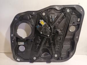 Używane Mechanizm szyby prawej przedniej wersja 4-drzwiowa Hyundai Grand Santa Fe Cena € 135,00 Procedura marży oferowane przez Van der Ven Autorecycling B.V.