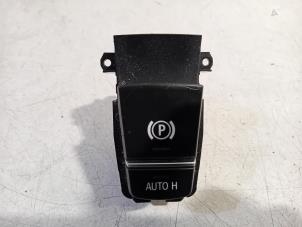 Begagnade Brytare, parkeringsbroms BMW 5-Serie Pris € 25,00 Marginaltabell erbjuds av Van der Ven Autorecycling B.V.