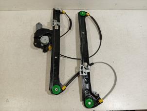 Używane Mechanizm szyby prawej przedniej wersja 4-drzwiowa BMW X5 Cena € 109,00 Procedura marży oferowane przez Van der Ven Autorecycling B.V.