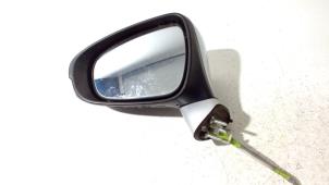 Begagnade Skärmspegel, vänster Lexus CT 200h Pris € 210,00 Marginaltabell erbjuds av Van der Ven Autorecycling B.V.