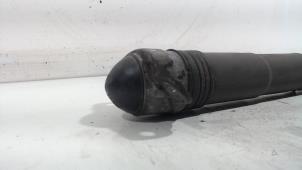 Begagnade Stötdämpare, höger bak Skoda Superb Pris € 25,00 Marginaltabell erbjuds av Van der Ven Autorecycling B.V.