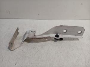 Begagnade Gångjärn, motorhuv Seat Mii Pris € 15,00 Marginaltabell erbjuds av Van der Ven Autorecycling B.V.