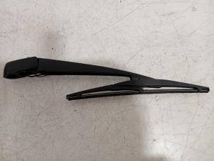 Begagnade Bakre torkararm Nissan Leaf Pris € 10,00 Marginaltabell erbjuds av Van der Ven Autorecycling B.V.