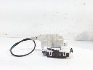 Begagnade Dörrlåsmekanism, 4-dörrars, vänster fram Mercedes Sprinter Pris € 15,00 Marginaltabell erbjuds av Van der Ven Autorecycling B.V.