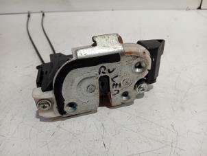 Begagnade Dörrlåsmekanism, 4-dörrars, höger fram Citroen C-Crosser Pris € 45,00 Marginaltabell erbjuds av Van der Ven Autorecycling B.V.